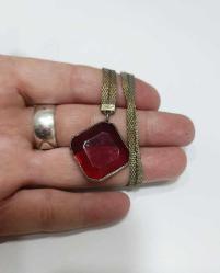Antika Soluk Altın Ton Metal Kırmızı Taşlı Kolye