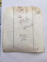 KAMURAN AKKOR'UN ORİJİNAL BÜYÜK BOY FOTOĞRAFI - 19 x 16 cm EBADINDA - KAMURAN AKKOR SAHNEDE ŞARKI SÖYLERKEN (AÇIKLAMAYI OKUYUNUZ)