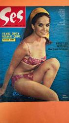 SES DERGİSİ -  26 AĞUSTOS 1967 KAPAK : YILMAZ GÜNEY – NEBAHAT ÇEHRE – MUALLA ÖZBEK – YILMAZ SAVAŞÇI – SAİT BÖRTECENE – ATIF YILMAZ – KOZANOĞLU FİLMİ – BÜYÜK EFES OTELİ – TUSAN OTELİ – KIVILCIM APARTMANI – TOPKAPI SARAYI – GALATASARAY – KANLICA – YEŞİLKÖY – İZMİR – KUŞADASI – SUADİYE GO-CART KULÜBÜ – GÜLGÜN ERDEM – MÜJGAN AĞRALI – AYNUR AYDAN – GÜLTEN CEYLAN – GO-CART FIRTINASI – FIRTINALI EVLİLİK – BOŞANMA TEŞEBBÜSÜ – BALAYI – DAYAK ŞARTI – VİLLA ŞARTI – ÇOCUK ŞARTI – İÇGÜVEYSİ YILMAZ – KIRMIZI DOSYA – VEKÂLETNAME – MAZİDEN KALAN FOTOĞRAF – ATATÜRK HEYKELİ ÖNÜNDE – UÇAKTA YAN YANA YER BULAMAYANLAR – YÜZME HAVUZU – KUMSALDA DENİZ KEYFİ – ŞARKILI BARIŞMA – EVLİLİĞİ AYAKTA TUTMA GAYRETİ – YIKILMA TEHLİKESİ – GAZETELERİ YALANLAMA POZU – KORKULU EVLİLİK – AYRILIK VE DÖNÜŞ – EV SAHİPLİĞİ KRİZİ – MÜSRİF YILMAZ – ÇÜRÜK BONOLAR – SANATÇI FEDAİLİ KOCA – NEBAHAT’İN MAZİSİ – YILMAZ’IN İSTİKBALİ – AİLE YUVASI SORUNU – YIKILAN EVLİLİKLER – TERZİHANE BARIŞMASI – İDAM SAHNESİNDEN KAÇIŞ  - 28 SAYFA