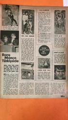 SES DERGİSİ -  26 AĞUSTOS 1967 KAPAK : YILMAZ GÜNEY – NEBAHAT ÇEHRE – MUALLA ÖZBEK – YILMAZ SAVAŞÇI – SAİT BÖRTECENE – ATIF YILMAZ – KOZANOĞLU FİLMİ – BÜYÜK EFES OTELİ – TUSAN OTELİ – KIVILCIM APARTMANI – TOPKAPI SARAYI – GALATASARAY – KANLICA – YEŞİLKÖY – İZMİR – KUŞADASI – SUADİYE GO-CART KULÜBÜ – GÜLGÜN ERDEM – MÜJGAN AĞRALI – AYNUR AYDAN – GÜLTEN CEYLAN – GO-CART FIRTINASI – FIRTINALI EVLİLİK – BOŞANMA TEŞEBBÜSÜ – BALAYI – DAYAK ŞARTI – VİLLA ŞARTI – ÇOCUK ŞARTI – İÇGÜVEYSİ YILMAZ – KIRMIZI DOSYA – VEKÂLETNAME – MAZİDEN KALAN FOTOĞRAF – ATATÜRK HEYKELİ ÖNÜNDE – UÇAKTA YAN YANA YER BULAMAYANLAR – YÜZME HAVUZU – KUMSALDA DENİZ KEYFİ – ŞARKILI BARIŞMA – EVLİLİĞİ AYAKTA TUTMA GAYRETİ – YIKILMA TEHLİKESİ – GAZETELERİ YALANLAMA POZU – KORKULU EVLİLİK – AYRILIK VE DÖNÜŞ – EV SAHİPLİĞİ KRİZİ – MÜSRİF YILMAZ – ÇÜRÜK BONOLAR – SANATÇI FEDAİLİ KOCA – NEBAHAT’İN MAZİSİ – YILMAZ’IN İSTİKBALİ – AİLE YUVASI SORUNU – YIKILAN EVLİLİKLER – TERZİHANE BARIŞMASI – İDAM SAHNESİNDEN KAÇIŞ  - 28 SAYFA