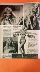 SES DERGİSİ -  ARALIK 1966 KAPAK : YILMAZ GÜNEY – NEBAHAT ÇEHRE – FATMA GİRİK – AJDA PEKKAN – CÜNEYT ARKIN – AYHAN IŞIK – SADRI ALIŞIK – TURGUT ÖZATAY – PAUL NEWMAN – MARLON BRANDO – ROBERT HARRIS – MONTGOMERY CLIFT – MICHELE MERCIER – JAMES COBURN – GRETA GARBO – HÜLYA KOÇYİĞİT – SELDA ALKOR – CÜNEYT GÖKÇER – VIVI BACH – ENVER TARTUK – MEHMET ŞAHİN – KEMAL YILMAZ – GÜZİN USLU – CEMAL ERGİN – EMİNE KESKİNEL – KAMURAN ÇUHACI – SALİH DOĞAN – ŞEVKET RADO – ÇETİN EMEÇ – ŞEMSİ GÜNER – ŞARKI : BABY DON'T GO – TÜRKÇE VERSİYON : BEBEĞİM GİTME – FİLMLER : BEN BİR SOKAK KADINIYIM – KOLSUZ KAHRAMAN – İKİSİ DE CESURDU – KOVBOY ALİ – UMUT – ACI NİKAH – GECE – SPORCUNUN HAYATI – BİR YAZLIK KIZ – SES DERGİSİ – SES MEKTUP SERVİSİ – ARTİST BENZERİ YARIŞMASI – KAPAK YILDIZI YARIŞMASI – SES MÜZİK KÖŞESİ – SES BULMACA – SES FAL SAYFASI – SES TİYATRO DÜNYASI – SES GARDIROP  - 28 SAYFA