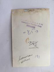 KAMURAN AKKOR'UN ORİJİNAL 2'Lİ FOTOĞRAF SETİ - 14 x 9 cm EBADINDA - KAMURAN AKKOR EŞİ VASFİ UÇAROĞLU'YLA 1960'LARDA HATIRA POZU VERİRKEN ÇEKİLMİŞ 2 FARKLI KARE, ŞABAN ERDEM, GÜNAYDIN TARSUS FOTO
