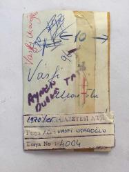 KAMURAN AKKOR'UN EŞİ VASFİ UÇAROĞLU'NUN ORİJİNAL FOTOĞRAFI - 10 x 7 cm EBADINDA - VASFİ UÇAROĞLU BATERİ ÇALARKEN