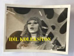 KAMURAN AKKOR'UN TELEVİZYON EKRANINDAN ÇEKİLME AJANS BASIMI FOTOĞRAFI - 12 x 9 cm EBADINDA