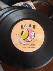 Çok nadir  RAAR plak  1 İpekten halı/ Kaçamazsın 2  Arpa Buğdaya - Keten Gömlek  10/7