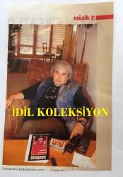 FİKRET KIZILOK'UN DERGİDEN KESİLME FOTOĞRAFI - 17 x 11 cm EBADINDA