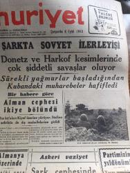 Cumhuriyet Gazetesi - 8 Eylül 1943 - anahtar kimde yazan Nadir Nadi Başmakale - Parti grubunda hariciye vekili Numan Menemecioğlu Dün 2 saat süren beyanatta bulundu - Şarkta Sovyet ilerleyişi - Donetz Ve Harkof kesimlerinde çok şiddetli savaşlar oluyor - Almanya üzerinde evvelki gece büyük hava muharebeleri oldu - Cenubi İtalya'da yeniden 12 kasaba işgal edildi - Uzakdoğu'da 20.000 Japon askeri sarıldı - askeri vaziyet yazan Emekli General H. Emir Erkilet Yazı Dizisi - Uzakdoğu harbiden resimler - İtalyan ordularının kumandasını eline alan Veliaht Prens Umberto - Münir Nurettin Selçuk Tepebaşı belediye bahçesinde - vur patlasın revüsü Şehzadebaşı Turan tiyatrosunda - Ali Baba'nın rüyası Saray sinemasında - Topuzun Kısmeti Yazan Mahmut Yesari Yazı Dizisi - Roji Szabo Konseri - Türkiye spor ansiklopedisi - Ruslara göre 2 aylık Alman kaybı - Safiye Ayla yalnız Kadıköy İnci Gazinosunda - Suzan Yakar her akşam Taksim kristalde - bugünkü radyo programı - Erler Türk Anonim Şirketi