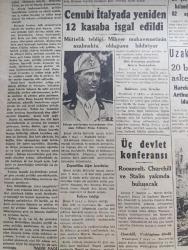 Cumhuriyet Gazetesi - 8 Eylül 1943 - anahtar kimde yazan Nadir Nadi Başmakale - Parti grubunda hariciye vekili Numan Menemecioğlu Dün 2 saat süren beyanatta bulundu - Şarkta Sovyet ilerleyişi - Donetz Ve Harkof kesimlerinde çok şiddetli savaşlar oluyor - Almanya üzerinde evvelki gece büyük hava muharebeleri oldu - Cenubi İtalya'da yeniden 12 kasaba işgal edildi - Uzakdoğu'da 20.000 Japon askeri sarıldı - askeri vaziyet yazan Emekli General H. Emir Erkilet Yazı Dizisi - Uzakdoğu harbiden resimler - İtalyan ordularının kumandasını eline alan Veliaht Prens Umberto - Münir Nurettin Selçuk Tepebaşı belediye bahçesinde - vur patlasın revüsü Şehzadebaşı Turan tiyatrosunda - Ali Baba'nın rüyası Saray sinemasında - Topuzun Kısmeti Yazan Mahmut Yesari Yazı Dizisi - Roji Szabo Konseri - Türkiye spor ansiklopedisi - Ruslara göre 2 aylık Alman kaybı - Safiye Ayla yalnız Kadıköy İnci Gazinosunda - Suzan Yakar her akşam Taksim kristalde - bugünkü radyo programı - Erler Türk Anonim Şirketi