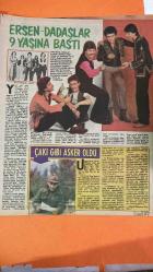 HEY DERGİSİ - 17 OCAK 1983 KAPAK : YAPRAK ÖZDEMİROĞLU - ERSEN DADAŞLAR - ERSEN MOĞOLLAR - CEM KARACA - KARDAŞLAR - POSTER : MICK JAGGER - FEHİMAN UĞURDEMİR - TANER ÖNGÜR - KILIÇ DANIŞMAN - MEHMET GÖZÜPEK - MEHMET MISIR - ERGUN EREMKÅR - ERKAN MUTLU - CENGİZ ÖZDOĞAN - BURHAN ÇAÇAN - NURCAN SABUR - TİMUR ARDA - TÜLİN BOZKURT - PARASIZ DERGİMİZ - MUZIK DÜNYASI - POSTER - ERSEN-DADAŞLAR 9 YAŞINA BASTI - ÇAKI GİBİ ASKER OLDU - ÇOK ŞÜKÜR KABUS BİTTİ - ERSEN DADAŞLAR - ERSEN MOĞOLLAR - CEM KARACA KARDAŞLAR - FEHİMAN UĞURDEMİR - TANER ÖNGÜR - KILIÇ DANIŞMAN - MEHMET GÖZÜPEK - MEHMET MISIR - ERGUN EREMKÅR - ERKAN MUTLU - CENGİZ ÖZDOĞAN - BURHAN ÇAÇAN - İLHAN İREM - KEMAL SUNAL - PEMBE MUTLU - FERDİ TAYFUR - ORHAN GENCEBAY - İBRAHİM TATLISES - NECLA NAZIR - BANU ALKAN - OYA AYDOĞAN - SERPİL ÇAKMAKLI - KADİR İNANIR - AHU TUĞBA - ZÜLFÜ LİVANELİ - MARIA FARANDULİ - FERHAT LİVANELİ - NEYZEN ALİ DEDE - ÇAKI GİBİ ASKER OLDU - İLK RAUND 13 MİLYON HASILATLA KEMAL SUNAL’IN - MÜZİKTE TÜRK YUNAN – 34 SAYFA