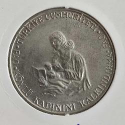 500 LİRA 1980 KÖYLÜ KADINI KALKINDIRMA FAO  (900 ayar gümüş)