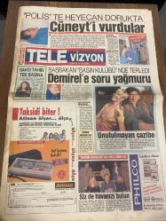 HÜRRİYET TELE VİZYON GÜNLÜK TV GAZETESİ DOĞUM GÜNÜ GAZETESİ - 30 KASIM 1992 - Tayyar yıldız-Polis dizisi Cüneyt Arkın-Ceren Akıllıoğlu-Hülya Uğur-Nergis Arı-Hülya Uğur-Taner Şener-Güneri Cıvaoğlu-Süleyman Demirel-Alcatraz Kuşçusu-Nezahat Bayram-Bülent Oral-Selami Şahin-Kevin Harris-Baba oğul aynı kıza aşık olursa-Pederin Günahları-Yılmaz Güney-Kerim Afşar-Melike Demirağ-James Coburn-Frank Sinatra-Laurence Harvey-Türkan Şoray-Nevresim icat oldu yorgan bozuldu-Sinan Özbalkan-Luc McShane-Fatma Batukan-Atilla mefruşat-Plasmen Fabrikası-Cengiz Özmen-Celalettin akyüz-Nalan Kayhan-Serpil Barlas-Kabuslara paydos-eleştiriye tıkalı kulaklar-Sevgili güzin abla-Muhteşem Nejad-Gündüz Tezmen-Azize Bergin-Ata Nirun-Astroloji-direksiyonda ojeli parmaklar-Hande Öğüt-Leyla Ağaçkoparan-Lında Evans-Burt Reynolds-Erol Evgin-Bülent Osma-Boy george-Murat Kürüz-Ümit Volkan-Yasemin Koşal-Sibel Tan-Şükrü Türen-Pembe Diziler-Tele Bakış