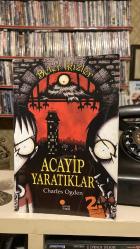 Beter İkizler Acayip Yaratıklar - Kasabanın Altında - Turist Kapanı 3 Kitap