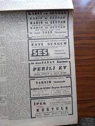 Cumhuriyet Gazetesi - 7 Mayıs 1942 - yakacak ihtiyacı yazan Yunus Nadi Başmakale - suikast davasında  Pavlof'un iddiaları fotoğraf  - Laval berlin'e gidiyor - dahiliye vekili Faik öztırak çekildi yerine Erzurum mebusu Doktor Fikri Tüzer getirildi - Memduh Şevket Esendal Parti genel sekreteri oldu - Ekmek İstihkakı Bugün tam verilecek - Madagaskar harekatı'nda faaliyet gösterdikleri bildirilen İngiliz komandoslarından birisi çıkarma esnasında fotoğraf - Madagaskar'da Fransız mukavemeti - uzakşark harbi Corregidor teslim oldu - merhum Ali Suavi için 20 Mayıs günü halkevinde alınacak - hamlet davası Muhsin Ertuğrul'un açtığı hakaret davasında Celaleddin Ezine beraat etti - üniversite rektörü Cemil Birsel Ankara'ya gitti - kadın ve şeytan bu akşam Lale sinemasında - perili ev bu akşam Saray sinemasında - kabuslar içinde ve Beyaz kelebek filmi Taksim sinemasında - Fenni sünnetçi Emin Fidan - bugünkü radyo programı - Deva ağrı kesici - Borsa