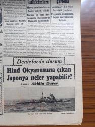 Cumhuriyet Gazetesi - 13 Şubat 1942 - bir adım İleri iki adım geri siyaseti yazan Yunus Nadi Başmakale - İstanbul'un zirai planı hazırlandı - Gazette De Lausanne'ın mühim bir makalesi Türkiye bitaraf kalmak azmindedir - Amerika'nın iddiaları Paris'te Peten'le  Hitler buluşacaklarmış - şark cephesinden yeni resimler ormanlarda Alman ileri hat siperleri - Macar Kral Naibi değişiyor - Tass ajansının bir tekzibi batum'daki rus taburlarının bize iltica ettikleri asılsız - Singapur harbi şehir hala mukavemet ediyor - İzmir mebusu Mustafa Bengisu vefat etti - Japon harp tebliği birmanya'da ilk hat istihkamları - İspanya ve Portekiz yakınlaşması General Franco ile M.Salazar sevilde müzakerelere giriştiler - denizlerde durum yazan Abidin Daver yazı dizisi - millet namına filmi bu akşam ses sinemasında - İbrahim Özgür ve Ateş böceklerinin iştirakiyle danslı çay beyazıt'ta Marmara sineması alt salonunda - zehirli çiçek filmi başrolde eşsiz Dilber Mısır yıldızı Emine Şekib Taksim sinemasında