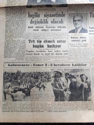 Cumhuriyet Gazetesi - 22 Aralık 1947 - bütçe komisyonunda ileri sürülen temenniler - polis ve jandarmanın motorize olması lüzumu belirtildi - Demokrat Parti Recep Peker'in açık konuşmasını istiyor - Fuat köprü'nün suali Hürriyet kahramanı olmak isteyen tecrübeli ve olgun kimseler kimlerdir - Sadık Aldoğan'ın teşrii dokunulmazlığı - Prenses Nilüfer İstanbul'a geldi - Galatasaray ile Fenerbahçe 2-2 berabere kaldı fotoğraf - stadyum kapısında karaborsa bilet satışı fotoğraf - Türk kooperatifçilik Kongresi açıldı - işçilerimiz Komünizmi telin ettiler - fuzuli'nin mezarı Yazan İsmail Hami Danişment - Namık Kemal'i anma töreni - şehrazatın doğuşu yarın akşam Sümer sinemasında - çapamarka salebi - Türk Ticaret Bankası - Hoover elektrik süpürgesi - Doktor Hasan Avşar kulak burun boğaz mütehassısı - bugünkü radyo programı - İstanbul Belediyesi Şehir Tiyatroları dram kısmında iki başlı kartal komedi kısmında İpekçi merhum - good year lastikleri - tek tip ekmek satışı bugün başlıyor