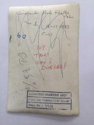 GAZİNOCULAR KRALI FAHRETTİN ASLAN'IN ORİJİNAL 4'LÜ FOTOĞRAF SETİ - 18 x 12 cm EBADINDA -  FAHRETTİN ASLAN BÜROSUNDAKİ ÇALIŞMA MASASINDA TELEFONLA KONUŞURKEN ve POZ VERİRKEN ÇEKİLMİŞ 4 FARKLI KARE, 18 ARALIK 1983