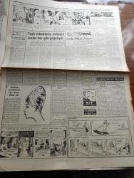 Cumhuriyet Gazetesi - 18 Nisan 1960 - CHP ve basınla ilgili önerge Bugün mecliste görüşülüyor - İngiltere'deki atomik silah araştırmalarını protesto maksadıyla Londra'ya yürüyüş fotoğraf - Ürdün Kralı Hüseyin eczacı Okulu'nun çayında bulundu fotoğraf - Petrol işçileri sendikası kooperatifinin Levent asfaltı üzerinde inşa edeceği evlerin temel atma töreni fotoğraf - balkan boks şampiyonası bitti - güreşçi Orhan Tus Bulgar rakibi Hristof'u mağlup etti fotoğraf - İsmet İnönü her zamankinden daha kuvvetliyiz dedi - Evlerden biri yazan Orhan Kemal yazı dizisi - 17 Nisan ve solculuk yazan Hasan Ali Yücel - sinemada 12 öfkeli adam yazan Selmi Andak - Bay Oscar karikatür - Le Monde'a göre Adnan Menderes'in Moskova seyahati - Filistin ordusu ile ilgili hazırlıklar gelişiyor - Galatasaray 2 Ankaragücü 0 - Metin Oktay - Turgay Şeren iyi maç çıkarttı fotoğraf - genç milli takımımız Doğu Almanya ile oynuyor - Beşiktaş Bursa'da 1-0 Galip - Spor Toto tahmin - milli ligde puan durumu -halterde 6 rekor