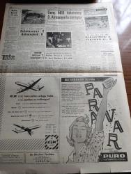 Cumhuriyet Gazetesi - 18 Nisan 1960 - CHP ve basınla ilgili önerge Bugün mecliste görüşülüyor - İngiltere'deki atomik silah araştırmalarını protesto maksadıyla Londra'ya yürüyüş fotoğraf - Ürdün Kralı Hüseyin eczacı Okulu'nun çayında bulundu fotoğraf - Petrol işçileri sendikası kooperatifinin Levent asfaltı üzerinde inşa edeceği evlerin temel atma töreni fotoğraf - balkan boks şampiyonası bitti - güreşçi Orhan Tus Bulgar rakibi Hristof'u mağlup etti fotoğraf - İsmet İnönü her zamankinden daha kuvvetliyiz dedi - Evlerden biri yazan Orhan Kemal yazı dizisi - 17 Nisan ve solculuk yazan Hasan Ali Yücel - sinemada 12 öfkeli adam yazan Selmi Andak - Bay Oscar karikatür - Le Monde'a göre Adnan Menderes'in Moskova seyahati - Filistin ordusu ile ilgili hazırlıklar gelişiyor - Galatasaray 2 Ankaragücü 0 - Metin Oktay - Turgay Şeren iyi maç çıkarttı fotoğraf - genç milli takımımız Doğu Almanya ile oynuyor - Beşiktaş Bursa'da 1-0 Galip - Spor Toto tahmin - milli ligde puan durumu -halterde 6 rekor