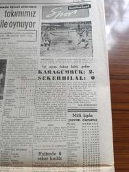 Cumhuriyet Gazetesi - 18 Nisan 1960 - CHP ve basınla ilgili önerge Bugün mecliste görüşülüyor - İngiltere'deki atomik silah araştırmalarını protesto maksadıyla Londra'ya yürüyüş fotoğraf - Ürdün Kralı Hüseyin eczacı Okulu'nun çayında bulundu fotoğraf - Petrol işçileri sendikası kooperatifinin Levent asfaltı üzerinde inşa edeceği evlerin temel atma töreni fotoğraf - balkan boks şampiyonası bitti - güreşçi Orhan Tus Bulgar rakibi Hristof'u mağlup etti fotoğraf - İsmet İnönü her zamankinden daha kuvvetliyiz dedi - Evlerden biri yazan Orhan Kemal yazı dizisi - 17 Nisan ve solculuk yazan Hasan Ali Yücel - sinemada 12 öfkeli adam yazan Selmi Andak - Bay Oscar karikatür - Le Monde'a göre Adnan Menderes'in Moskova seyahati - Filistin ordusu ile ilgili hazırlıklar gelişiyor - Galatasaray 2 Ankaragücü 0 - Metin Oktay - Turgay Şeren iyi maç çıkarttı fotoğraf - genç milli takımımız Doğu Almanya ile oynuyor - Beşiktaş Bursa'da 1-0 Galip - Spor Toto tahmin - milli ligde puan durumu -halterde 6 rekor