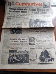 Cumhuriyet Gazetesi - 19 Kasım 1950 - amme hizmetlerinin Kredi ihtiyacı yazan Abidin Daver Başmakale - mesken inşası için hazırlanan tasarım - Kore'deki birliğimizin yeni ve parlak zaferleri - subaylarımız Koreli çocuklarla şakalaşarak konuşuyor fotoğraf - Kore mektupları Kore harp muhabirimiz Faruk Fenik yazıyor - Fenerbahçe Elfborg takımını 3-2 yendi fotoğraf - dünyada köpekler için 35 lokanta kuran Doktor İstanbul'da - haftanın şakaları yazan Burhan Felek - soğan sarımsak yazan Falih Rıfkı Atay - kalp hastalıklarının ameliyatla tedavisinde kaydedilen ilerlemeler yazan doktor Kemal Saraçoğlu - karanlık oda yazan Peride Celal yazı dizisi - Amerika'nın Tito'ya yardımı - Kore'den türkiye'dekilere mektup - tarihi odalar 16 yazan Haluk Yusuf Şehsuvaroğlu Yazı Dizisi - 2.  Karaşi enternasyonel tenis turnuvası sona erdi - Teknik Üniversite Kupası basketbol müsabakaları - Gripin - Kalite şarabı - Hamiyet Yüceses Emel Mohammed Taksim kristal salonunda - çapamarka - odeon mağazaları