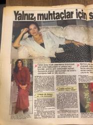 SAKLAMBAÇ GAZETESİ DOĞUM GÜNÜ GAZETESİ - 5 EKİM 1991  - Türkan Şoray-Romy Schneider-Michael Jürgs-Roxette’ten aşk şarkısı-Marky Mark geliyor-Michael Cretu-Dj jazzy-corinne stewart-günün fıkrası-5 yıldızlı otelde aşk alemi-Ömer balıksırtı-Mavi ufuklr-Ornella Pacelli-alberto Dı stefano-Ivan Rassımov-üzüm sağlıktır-ev işi yaparken sırtınız ağrımasın-bizim mutfak-Ergün köknar-Güzin abla-ev hali-Orhan Önal-Arkası yarın-Cem Özer-Marlon Brando-Wang vey hua-Ali Öztürk