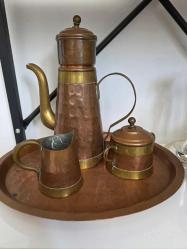 AVRUPA FLAMAN TARZI EL İŞİ PİRİNÇ SÜSLEMELİ BAKIR ÇAY KAHVE TAKIMI VABELUX DAMGALI