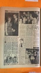 PAZAR AKTÜALİTE, SİNEMA, TİYATRO, MİZAH DERGİSİ - SAYI 199 - 17 TEMMUZ 1960 - BRIGITTE BARDOT - KADRİ YURDATAP - REHA YURDAKUL - PERVİN PAR - NEJAT SAYDAM - MAHİR ÖZERDEM - SEMİH SERLİ - EKREM DORA - SÜREYYA DURU - NÜZHET BİRSEL - ÖZDEMİR BİRSEL - YÜKSEL - NURİ ERGÜN - NİGAN HANÇER - LEYLA ALTIN - ARSLAN ALTIN - SEZER SEZİN - KENAN ARTUN - NURHAN NUR - ATİF YILMAN - FERİDUN KARAKAYA - MEMDUH YULAN - HÜSEYİN KASİ - GAZANFER ÖZCAN - RAUF ULUKUT - DENİZ UYGUNER - MUHTEREM NUR - YILMAZ DURU - NUUFER DURU - İHSAN TOMAÇ - SALTUK KAPLANGİ - MEHMET ÖZELTİ - NECDET TOSUN - GÖKSEL ARSOY - KADİR SAVUN - EFGAN ELEKAN - NURAY ÇALA - GÜLİSTAN GÜZEY - SADAMAN AYSAN - OKTAY DURUKAN - EROL TAŞ - HULUSİ KENTMEN - HAYATİ HAMZAOĞLU - SUPHİ KANER - SEMİH SEZER - FATMA GİRİK - SABİHA İZET - NUSRET ÖZKAYA - ÖMER FARUK - BENGİN ARDA - FAHRİ DANIŞMAN - ORT ELMAS - CAHİT GÜNAL - NURAY USLU - BAKİ TAMER - NEVZAT OKÇUĞLU - RENAN FOSFORNE - HİKMET SERÇE - MUHTEŞEM DUR - HÜSNÜ CANTÜRK - HAYRETTİN İT - N  - 20 SAYFA