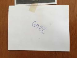 TİYATRO ve SESLENDİRME SANATÇISI PEKCAN KOŞAR'IN ORİJİNAL 2'Lİ FOTOĞRAF SETİ - 12 x 9 cm ve 9 x 8 cm EBADINDA - PEKCAN KOŞAR ve EŞİ SELMA ARISAN HATIRA POZU VERİRKEN ÇEKİLMİŞ 2 FARKLI KARE