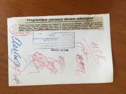 FÜSUN ÖNAL'IN ORİJİNAL FOTOĞRAFI FOTOĞRAFI - 18 x 12 cm EBADINDA - FÜSUN ÖNAL DEKOLTE GİYSİLERİ İÇİNDE GÜLÜMSERKEN ÇEKİLMİŞ BİR KARE