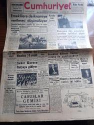 Cumhuriyet Gazetesi - 9 nisan 1955 - emeklilere de ikramiye verilmesi düşünülüyor - basına dair yeni kanun teklifi - Mimar Sinan anıldı - genç takımımız dün macarlara 3-0 yenildi fotoğraf - Türk ve Lübnan Devlet reisleri savarona'nın güvertesinden donanmayı seyrederken fotoğraf - Adnan Menderes ve Lübnan başvekili yassıada'da fotoğraf - gerekirse Kıbrıslı Türkler silaha da sarılacaktır - İstanbul konservatuvarı şehir korosu İtalya'ya gidiyor fotoğraf - Kıbrıs Türk kurumları Federasyonu Başkanı faiz kaymak - Hacı Kurye Yazanlar Nihal Karamağaralı ve Va Nü yazı dizisi - Jules Verne hakkında yazan A. Adnan Adıvar - cinsiyet değiştirmek isteyenler çoğaldı - otel yazan Burhan Felek - Galatasaray Emniyet maçı - lig maçları için istenen İngiliz hakem gelmiyor - sarışın şeytan başrolde Gina Lollobrigida Şan sinemasında - şehir tiyatrosunda hava parası oyunu - 1954-1955 Yunus Nadi mükafatı en güzel fikir yazısı - dünya karikatürleri - Ziraat Bankası - Steyr dizel traktörleri