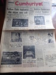 Cumhuriyet Gazetesi - 3 Mart 1955 - Balkan Birliği yazan Nadir Nadi Başmakale - Balkan Paktı toplantısı dün akşam sona erdi - Ortadoğu'da gerginlik hükümetimiz Mısır İsrail hudundaki hadiseleri takip ediyor - Amerika Sivil Savunma Teşkilatı üyesi Katherin Howard İstanbul'da - iki ses sanatkarı akile Artunla Radife Erten dövüştü - Sabık Mısır Kralı Faruk mahkum oldu - dünyanın en büyük zırhlılarından İovva bu sabah İstanbul'a geliyor fotoğraf - İstanbul garnizon takımı Paris garnizon takımını yendi fotoğraf - Arap birliğinin içyüzü - Churchill'in yaptığı mühim ifşaat - yeni uçaklarımız yazan Burhan Felek - Kore'den 27 kişilik hasta kafilesi Bugün geliyor - Orhan hançerlioğlu'nun konuşmaları - Robert kolejde matine - Palomar teleskopu ile 2,5 milyon ışık senelik mesafedeki dünyaların resmi çekiliyor - Kadın severse yaratanlar Muzaffer Tema Gülistan Güzey lale Ar Bulvar sinemalarında - Beşiktaşlılar gene kampta - 1954-1955 Yunus Nadi mükafatı en güzel fikir yazısı - Gilda saat ve mücevher