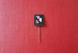 ESKİ - MARMARA ÜNİVERSİTESİ İKTİSAT FAKÜLTESİ 100.YIL ROZETİ - MADALYA C1658