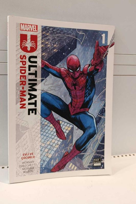 Ultimate Spider-Man Cilt 1 - Evli ve Çocuklu, Jonathan Hickman