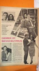 PAZAR AKTÜALİTE, SİNEMA, TİYATRO, MİZAH DERGİSİ - SAYI : 449 EKREM BORA - SEMİRAMİS PEKKAN - AJDA PEKKAN - FİKRET HAKAN - GÜLSÜM KAMU - MURAD SOMAY - NECLA ATEŞ - LAYLA SOYKUT - KERI - JOAN SHERMAN - NUVEYRE GÜLTEKİN - LOGAN - MR. WHITKOMB - ENDI - NEYL - SUZI - ELLEN AMERİKA'DAKİ TÜRK DANSÖZLERİNİN TAKLİTLERİ ÇIKTI - EKREM BORA SEMİRAMİS'LE EVLENİYOR - SERSERİ AŞIK - KALPTEN KALBE - EVDEKİ HUZURSUZLUK - BANA DÖNER Mİ - ONU UNUTAMIYORUM - İKİNCİ AŞK - GÖBEK MEKTEBİ - GÖBEK MODASI - ŞARK SARAYINDA GÖBEK - GÖBEK DERSİ - CEHENNEMDE BİR MELEK - HASBİ TEMBELER KARİKATÜRÜ - GENÇ KIZ KALBİ KARİKATÜRÜ - DOKTOR KİLDER KARİKATÜRÜ - BONCUK KARİKATÜRÜ - 16 SAYFA