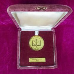 VINTAGE İSTANBUL BAROSU MESLEKTE 35 YIL 3934 ORJİNAL KUTUSUNDA MADALYA