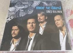 Güneşi Beklerken CD Mor ve Ötesi   SIFIR JELATİNLİ AMBALAJINDADIR