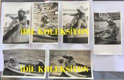 YEŞİLÇAM'IN DEĞERLİ OYUNCUSU HÜLYA TUĞLU'NUN ORİJİNAL 6'LI FOTOĞRAF SETİ - 18 x 12 cm EBADINDA - HÜLYA TUĞLU SANDALLA DENİZE AÇILIP BALIK TUTARKEN ÇEKİLMİŞ 6 FARKLI KARE