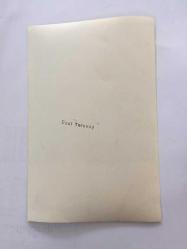 YEŞİLÇAM'IN DEĞERLİ OYUNCUSU HÜLYA TUĞLU'NUN ORİJİNAL 3'LÜ FOTOĞRAF SETİ - 18 x 12 cm EBADINDA - HÜLYA TUĞLU EVİNDE İSKAMBİL KAĞITLARI AÇARKEN ve KADRAJA POZ VERİRKEN ÇEKİLMİŞ 3 FARKLI KARE