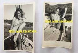 YEŞİLÇAM'IN DEĞERLİ OYUNCUSU HÜLYA TUĞLU'NUN ORİJİNAL 15'Lİ FOTOĞRAF SETİ - 18 x 12 cm EBADINDA - HÜLYA TUĞLU DENİZ KENARINDA MAYOSUYLA GÜNEŞLENİP POZ VERİRKEN ÇEKİLMİŞ 15 FARKLI KARE