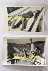 YEŞİLÇAM'IN DEĞERLİ OYUNCUSU HÜLYA TUĞLU'NUN ORİJİNAL 15'Lİ FOTOĞRAF SETİ - 18 x 12 cm EBADINDA - HÜLYA TUĞLU DENİZ KENARINDA MAYOSUYLA GÜNEŞLENİP POZ VERİRKEN ÇEKİLMİŞ 15 FARKLI KARE