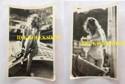 YEŞİLÇAM'IN DEĞERLİ OYUNCUSU HÜLYA TUĞLU'NUN ORİJİNAL 15'Lİ FOTOĞRAF SETİ - 18 x 12 cm EBADINDA - HÜLYA TUĞLU DENİZ KENARINDA MAYOSUYLA GÜNEŞLENİP POZ VERİRKEN ÇEKİLMİŞ 15 FARKLI KARE