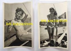 YEŞİLÇAM'IN DEĞERLİ OYUNCUSU HÜLYA TUĞLU'NUN ORİJİNAL 13'LÜ FOTOĞRAF SETİ - 18 x 12 cm EBADINDA - HÜLYA TUĞLU DENİZ KENARINDA MAYOSUYLA GÜNEŞLENİP POZ VERİRKEN ÇEKİLMİŞ 13 FARKLI KARE