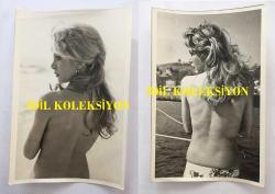 YEŞİLÇAM'IN DEĞERLİ OYUNCUSU HÜLYA TUĞLU'NUN ORİJİNAL 13'LÜ FOTOĞRAF SETİ - 18 x 12 cm EBADINDA - HÜLYA TUĞLU DENİZ KENARINDA MAYOSUYLA GÜNEŞLENİP POZ VERİRKEN ÇEKİLMİŞ 13 FARKLI KARE