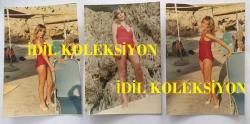 YEŞİLÇAM'IN DEĞERLİ OYUNCUSU HÜLYA TUĞLU'NUN ORİJİNAL 3'LÜ FOTOĞRAF SETİ - 12 x 9 cm EBADINDA - HÜLYA TUĞLU KIRMIZI MAYOSUYLA GÜNEŞLENİP POZ VERİRKEN ÇEKİLMİŞ 3 FARKLI KARE