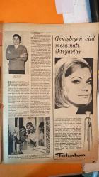 PAZAR AKTÜALİTE, SİNEMA, TİYATRO DERGİSİ - SAYI : 527 29 EKİM 1966 - HÜLYA KOÇYİĞİT - EDİZ HUN - KARTAL TİBET - HULUSİ KENTMEN - NURİ ALTINOK - ALTAN KARINDAŞ - SEMİH SEZERLİ - KERİME NADİR - ORHAN AKSOY - İLHAN ARAKON - ÖZDEMİR BİRSEL - NÜZHET BİRSEL - MELEK KOÇYİĞİT - KUZEY VARGIN - TURGUT ÖZATAY - ALİ SEYHAN - HÜSEYİN SALİCA - NİGAN HANÇER - SAVAŞ ESİCİ - MUSTAFA YILMAZ - MEMDUH KARAKAÇ - İBRAHİM UĞURLU - NEJAT BARTU - MEMDUH ÜN - FİKRET ÖNOL - BÜLENT UFUK - POLA MORELLI - VEDAT ÖRFI BENGÜ - MUSTAFA DAĞHAN - ALİYE TULO - SALİHA TEKNECİ - MUZAFFER TEMA - TÜLAY ERDENİZ - ŞARAPÇI FİKRET - CEM SULTAN - ALLAHTAN BUL - TEK KOLLU CANAVAR - İSTANBUL KAN AĞLARKEN - HICKIRIK - DUDAKTAN KALBE - VAHŞİ SEVDA - BİTMEYEN ÇİLE - BARDAK TAŞINCA - YENİ UMUTLAR 1966’NIN YILDIZLARI - UNUTTUKLARINIZ - CÜNEYT ARKIN - YUSUF SEZGİN - SELMA GÜNERİ - TAMER YİĞİT - SEVDA FERDAĞ - HÜLYA KOÇYİĞİT - MELEK KOÇYİĞİT - KUZEY VARGIN - TURGUT ÖZATAY - MEMDUH ÜN - NİGAN HANÇER - TOKALON - KOLSUZ KAHRAMAN -  - 16 SAYFA