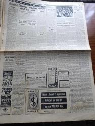 Cumhuriyet Gazetesi - 2 nisan 1955 - hayırlı bir ziyaret yazan Nadir Nadi Başmakale - Lübnan Cumhurreisi Camille Chamoun dün Ankara'ya geldi - Türk ve Lübnan Cumhur reisleri dün hava meydanı'nda milli marşları dinliyorlar fotoğraf - misafir devlet reisinin eşi ile meclis reisi Refik koraltan başvekil Adnan Menderes ve diğer kişiler hava meydanını terk ederlerken fotoğraf - Ahmet Emin Yalman'a yapılan Malatya suikasti davasının temyiz mürafaası yapıldı - İngiltere'nin Bağdat paktını iltihakı hakkında Adnan Menderes'in demeci - Nazım Hikmet Beyrut'a geliyor - Üsküdar ve Kadıköy tramvayları işletmesi E.T.T idaresini devrolunurken sevinçten ağlayan tramvaycı fotoğraf - Hacı Kurye Yazanlar Nihal Karamağaralı ve Va Nü yazı dizisi - cezayir'de fevkalade ahval ilan edildi - Çorumda erkek Muallim mektebi açılıyor - meslek gayreti ve ahlak yazan Burhan Felek - milli takımımız dün resmen açıklandı - bugünkü mühim basketbol maçı Fenerbahçe Galatasaray -  Sümer sineması tahliye ediliyor