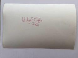 YEŞİLÇAM'IN DEĞERLİ OYUNCUSU HÜLYA TUĞLU'NUN ORİJİNAL FOTOĞRAFI - 18 x 12 cm EBADINDA - HÜLYA TUĞLU MAYOSUYLA KAYALIKLARIN ÜZERİNDE GÜNEŞLENİRKEN ÇEKİLMİŞ BİR KARE