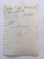 YEŞİLÇAM'IN DEĞERLİ OYUNCUSU HÜLYA TUĞLU'NUN AJANS BASIMI FOTOĞRAFI (KAĞIT BASKI) - 18 x 12 cm EBADINDA - HÜLYA TUĞLU ESKİŞEHİR'DE KONUK OLDUĞU BİR AİLEYE ÇEKİLİŞ YAPTIRIRKEN ÇEKİLMİŞ BİR KARE, 9 HAZİRAN1977