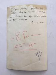 TÜRKAN ŞORAY'IN ANNESİ MELİHA SAV'IN (ÇILGIN MELOŞ) ORİJİNAL FOTOĞRAFI - 18 x 12 cm EBADINDA - MELİHA SAV HEDİYE KUTUSUNDAN ÇIKAN ŞARAP İÇİN SEVİNİRKEN, 22 NİSAN 1971