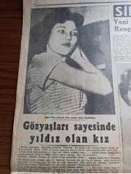 Cumhuriyet Pazar Gazetesi - 9 Aralık 1951 - Doğan Nadi Yedi Dakika Köşe Yazısı - Mısır Kumar Oynuyor -İngiliz karikatürü - Eskiler Ne Alemde Kontrbasçı Ali Sonat yazan Zahir Güvemli - Boş Vakitlerinizi Hoş Geçirmek İçin - Ziyafet Hikaye Yazan Alexander Woolcott - Bir Put Devrildi Rusya'da Gördüklerim Arthur Köstler'in hikayesi - Zabıta Tarihinde Aşk Faciaları yazan Feyyaz Tokar - İşin Şaka Tarafı Köşesi  - Karlı Dağların Kış Misafirleri - İki Bin Yıl Önce Öldürülen Bir Adamın Cesedi Bulundu fotoğraf - İstanbul Radyosu Nasıl Çalışır yazan Necdet Evliyagil - Jacques Thibaud Şehrimizde fotoğraf - Bizim Artistler Nebile Teker fotoğraf - Sinema Yeni Bir Moda Rengarenk Saç Zsa Zsa Sari fotoğraf - Hayat Acıları Filminde Münevver Coşkun Cahid Irgat Bn. Peruz fotoğraf - Franchot Tone İle Barbara Payton Ayrıldılar -  gözyaşları sayesinde yıldız olan kız Maria Fiore fotoğraf - İster İnan İster İnanma Köşesi - Bette Davis - Walter Pigeon - Güneş Yılda En Aşağı 2 Kere Tutulur - Krala Hükmeden Aslan